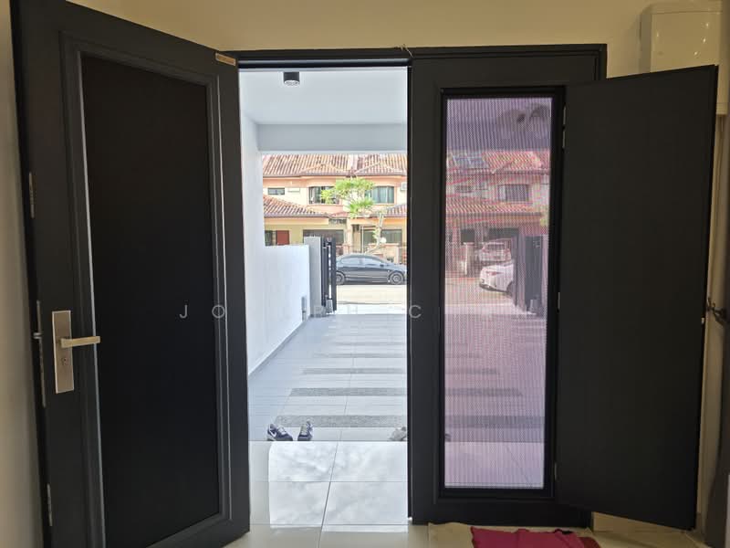 Rumah Teres 3 Tingkat untuk Dijual di Shah Alam (Selangor) - Joseph Chan - Entrance - PropertyGuru.com.my