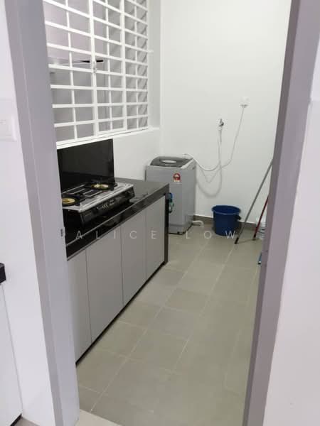 Kondominium untuk Dijual di Avia Plus, Bandar Country Homes - Alice Low - Kitchen - PropertyGuru.com.my