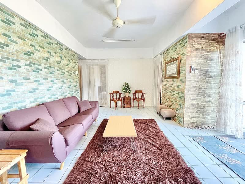 Kondominium untuk Dijual di Estana Court - M.J Zairin - Living Room - PropertyGuru.com.my