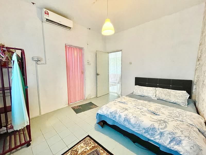 Kondominium untuk Dijual di Estana Court - M.J Zairin - Bedroom - PropertyGuru.com.my