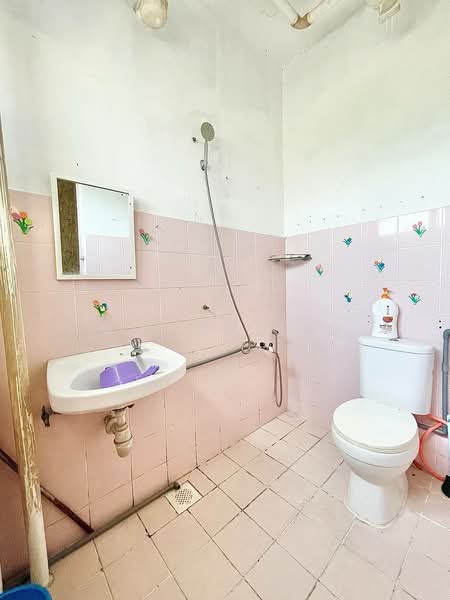 Kondominium untuk Dijual di Estana Court - M.J Zairin - Bathroom - PropertyGuru.com.my