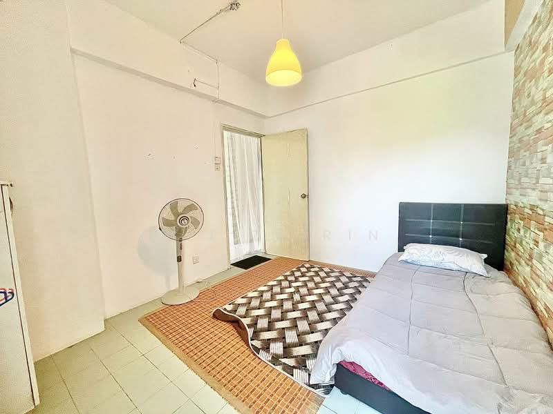 Kondominium untuk Dijual di Estana Court - M.J Zairin - Bedroom - PropertyGuru.com.my