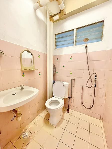 Kondominium untuk Dijual di Estana Court - M.J Zairin - Bathroom - PropertyGuru.com.my
