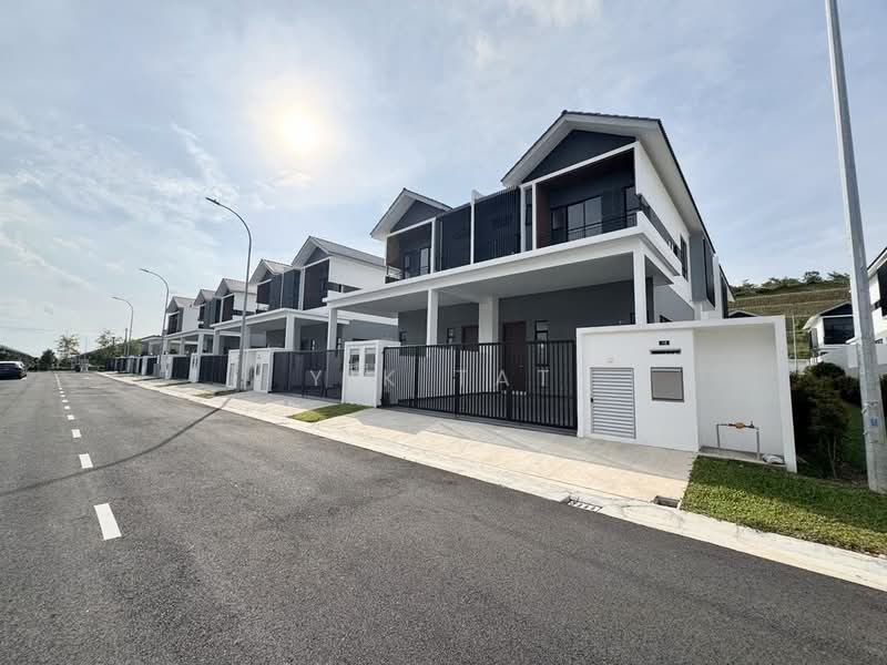 Cluster House for Sale in Austin Crest (Johor Bahru) - Yik Tat - PropertyGuru.com.my