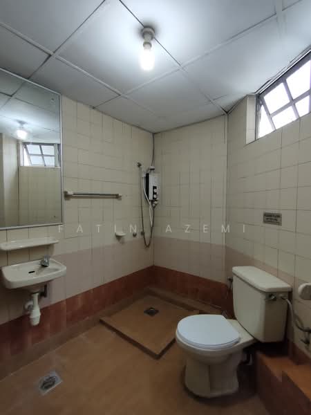 Kondominium untuk Dijual di Fajar Ria @ Pantai - Fatin Azemi - Bathroom - PropertyGuru.com.my