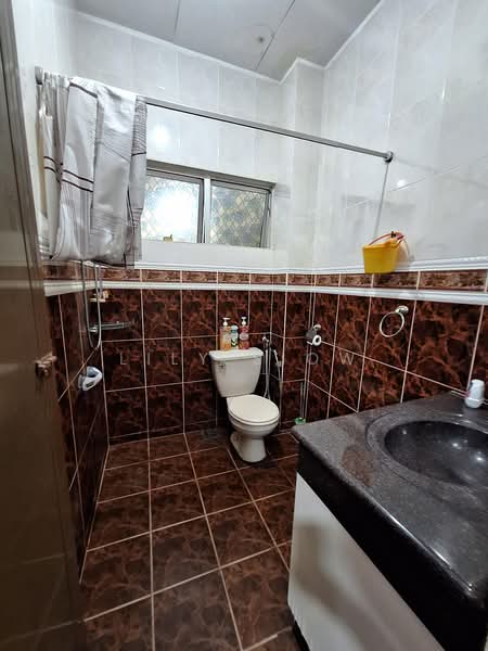 Rumah Teres 2 Tingkat untuk Dijual di Taman Sea (Petaling Jaya) - Lily Siow - Bathroom - PropertyGuru.com.my