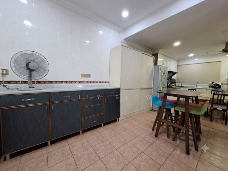 Rumah Teres 2 Tingkat untuk Dijual di Taman Sea (Petaling Jaya) - Lily Siow - Kitchen - PropertyGuru.com.my