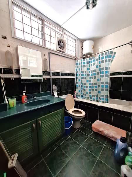 Rumah Teres 2 Tingkat untuk Dijual di Taman Sea (Petaling Jaya) - Lily Siow - Bathroom - PropertyGuru.com.my