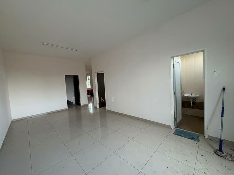 Rumah Berkembar untuk Disewa di Parit Sulong (Batu Pahat) - Celine Chai - Living Room - PropertyGuru.com.my