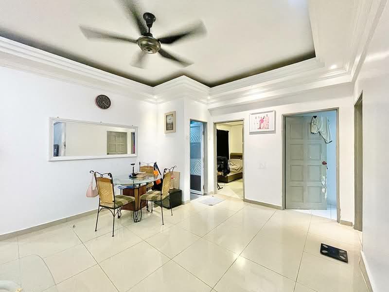 Apartment for Sale at Prima Saujana - M.J Zairin - Living Room - PropertyGuru.com.my