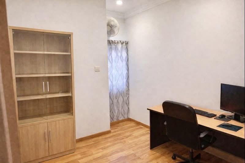 2-storey Terraced House for Sale in Seri Kembangan (Selangor) - Eldon Chong - Study - PropertyGuru.com.my