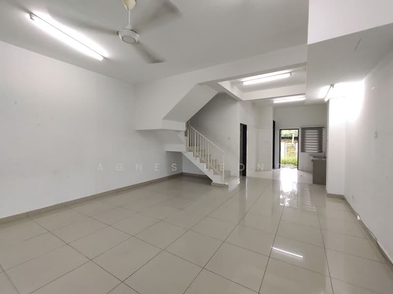 2-storey Terraced House for Sale in Bandar Tasik Puteri (Rawang) - Agnes Leong - Living Room - PropertyGuru.com.my