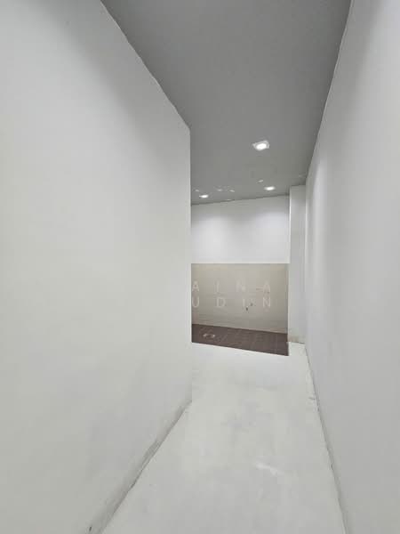 Office for Sale in Laman Seri Business Park (Shah Alam) - Zuraina Rajudin - Corridor - PropertyGuru.com.my
