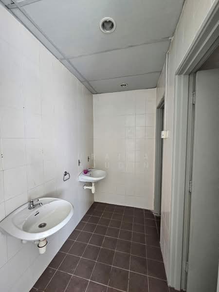 Office for Sale in Laman Seri Business Park (Shah Alam) - Zuraina Rajudin - Bathroom - PropertyGuru.com.my