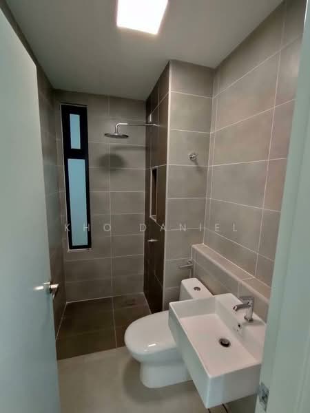 Servis Apartment untuk Dijual di Twin Residences - Kho Daniel - Bathroom - PropertyGuru.com.my
