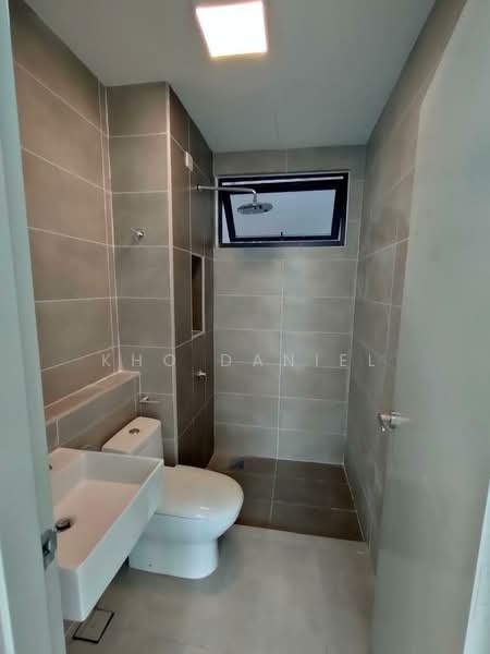 Servis Apartment untuk Dijual di Twin Residences - Kho Daniel - Bathroom - PropertyGuru.com.my