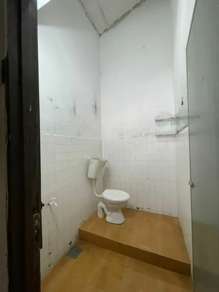 1-storey Terraced House for Sale in Taman Sentosa (Klang) - Chong Shun Kae - Bathroom - PropertyGuru.com.my