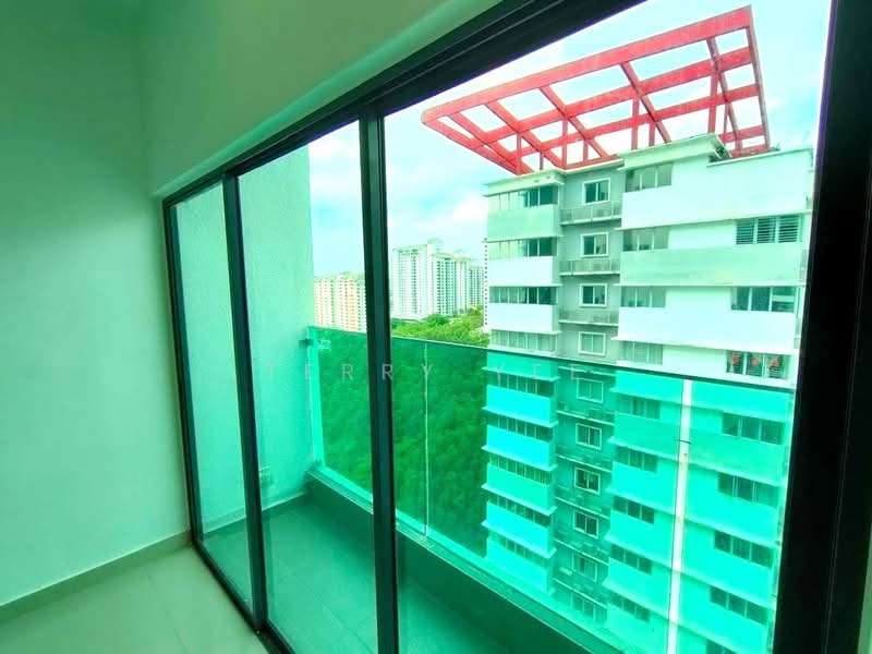 Servis Apartment untuk Dijual di Twin Residences - Terry Yee - Balcony - PropertyGuru.com.my