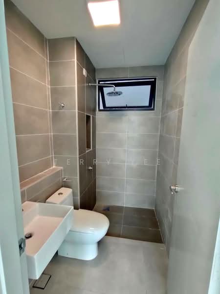 Servis Apartment untuk Dijual di Twin Residences - Terry Yee - Bathroom - PropertyGuru.com.my