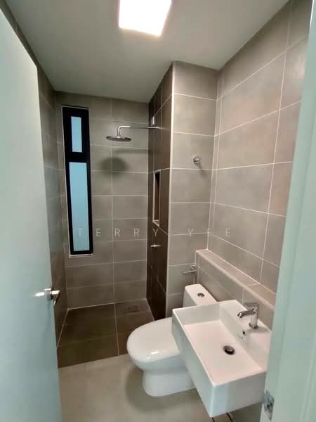 Servis Apartment untuk Dijual di Twin Residences - Terry Yee - Bathroom - PropertyGuru.com.my