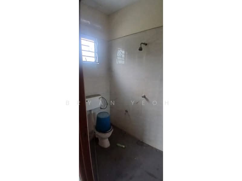Rumah Teres untuk Dijual di Taman Anugerah (Shah Alam) - Bryan Yeoh - Bathroom - PropertyGuru.com.my