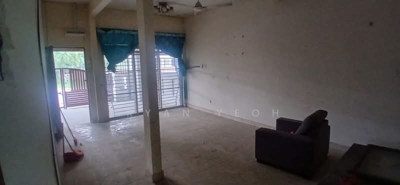 Rumah Teres untuk Dijual di Taman Anugerah (Shah Alam) - Bryan Yeoh - Living Room - PropertyGuru.com.my