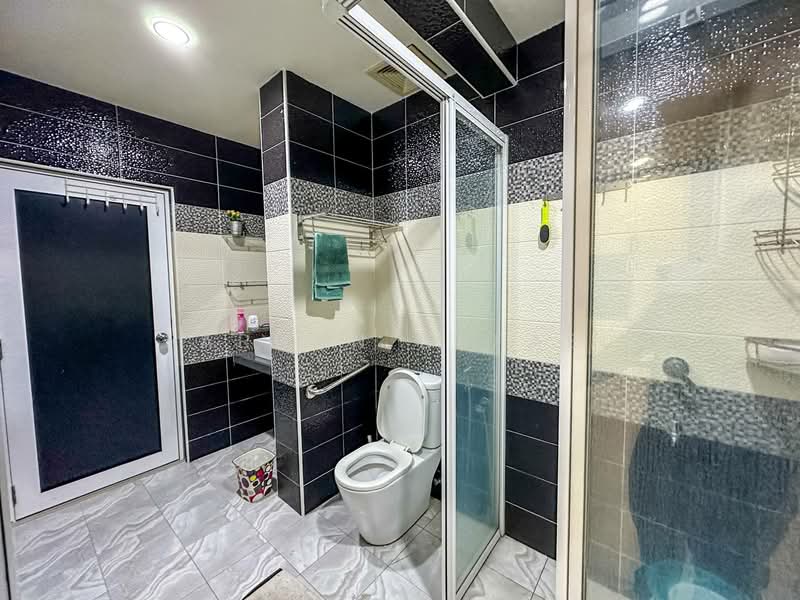 Rumah Teres 2.5 Tingkat untuk Dijual di USJ Heights (Subang Jaya) - Farhan Rafael - Bathroom - PropertyGuru.com.my