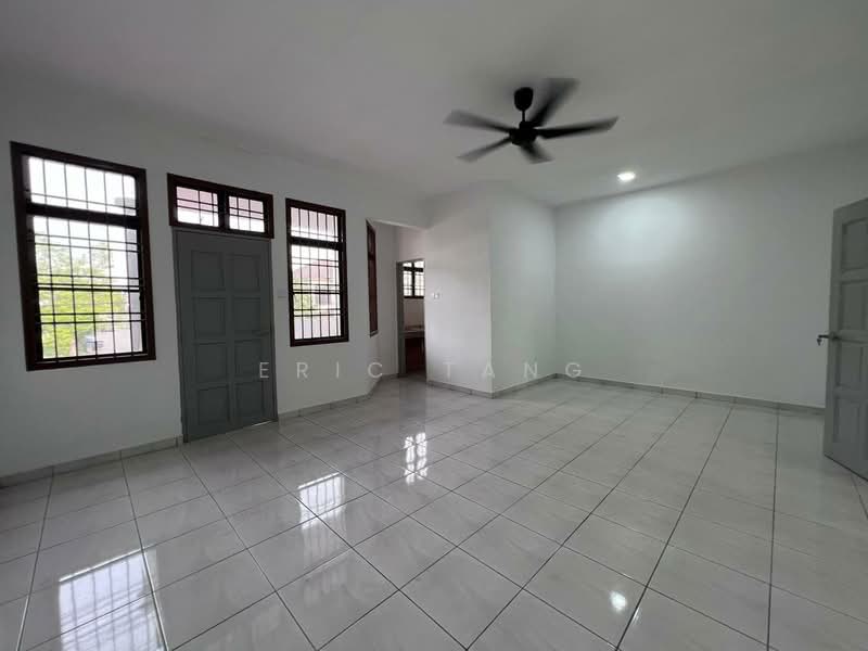 Rumah Teres 2 Tingkat untuk Dijual di Bandar Cemerlang (Ulu Tiram) - Eric Tang - Living Room - PropertyGuru.com.my