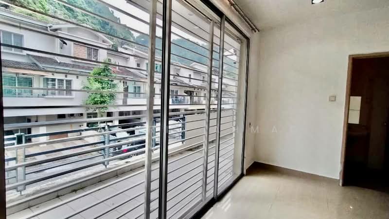 Rumah Bandar untuk Dijual di Batu Caves (Selangor) - Sabirin Ahmad - Balcony - PropertyGuru.com.my