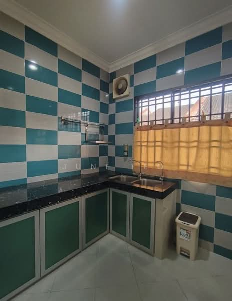 Rumah Teres 1 Tingkat untuk Disewa di Taman Setia Indah (Tebrau) - June Teo - Kitchen - PropertyGuru.com.my