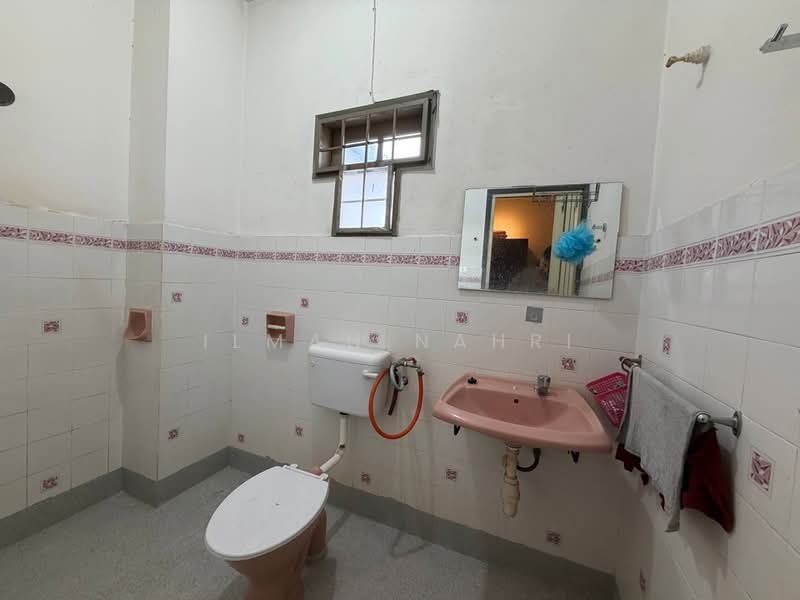 2-storey Terraced House for Sale in Taman Impian Jaya (Kajang) - Ilman Nahri - Bathroom - PropertyGuru.com.my
