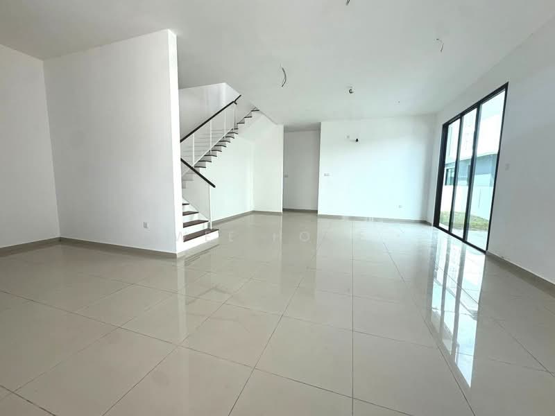 Rumah Berkembar untuk Dijual di Taman Gaya (Ulu Tiram) - Wee Howe - Living Room - PropertyGuru.com.my