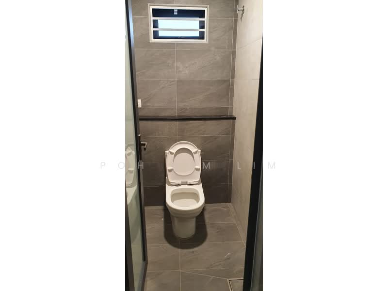Shop / Office for Sale in Subang (Selangor) - Poh Sim Lim - Bathroom - PropertyGuru.com.my