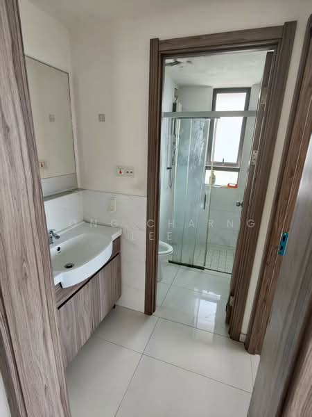 Apartment for Rent at Starview Bay @ Forest City - Hong Charng Lee - Bathroom - PropertyGuru.com.my