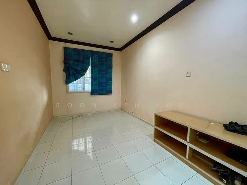 1-storey Terraced House for Sale in Bukit Sekilau (Kuantan) - Soon Yen Loo - Living Room - PropertyGuru.com.my
