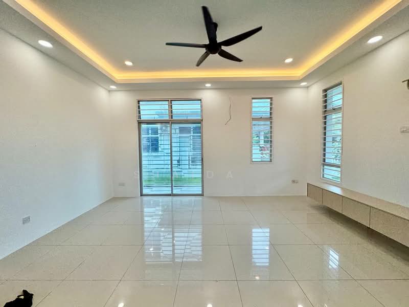 Semi-Detached House for Sale in Bandar Saujana Putra (Tanjong Duabelas) - Shaida . - Living Room - PropertyGuru.com.my