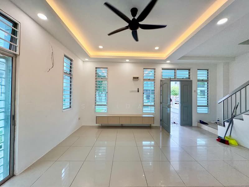 Semi-Detached House for Sale in Bandar Saujana Putra (Tanjong Duabelas) - Shaida . - Living Room - PropertyGuru.com.my