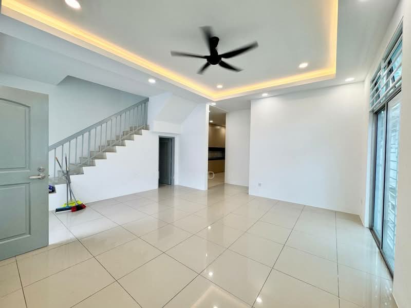 Semi-Detached House for Sale in Bandar Saujana Putra (Tanjong Duabelas) - Shaida . - Living Room - PropertyGuru.com.my