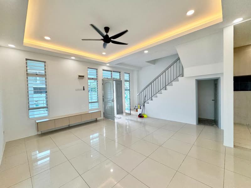 Semi-Detached House for Sale in Bandar Saujana Putra (Tanjong Duabelas) - Shaida . - Living Room - PropertyGuru.com.my