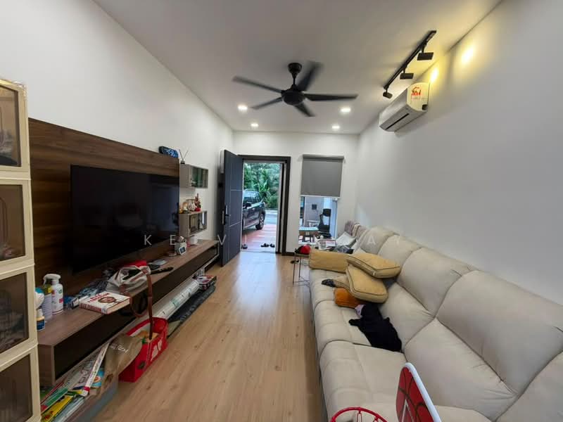 1-storey Terraced House for Sale in Taman Mount Austin (Tebrau) - Kelvin Koay - Living Room - PropertyGuru.com.my