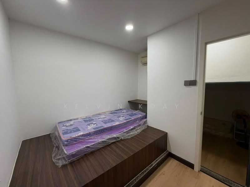 1-storey Terraced House for Sale in Taman Mount Austin (Tebrau) - Kelvin Koay - Bedroom - PropertyGuru.com.my