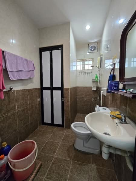 Rumah Teres 2 Tingkat untuk Disewa di Klang (Selangor) - Alex Lee - Bathroom - PropertyGuru.com.my