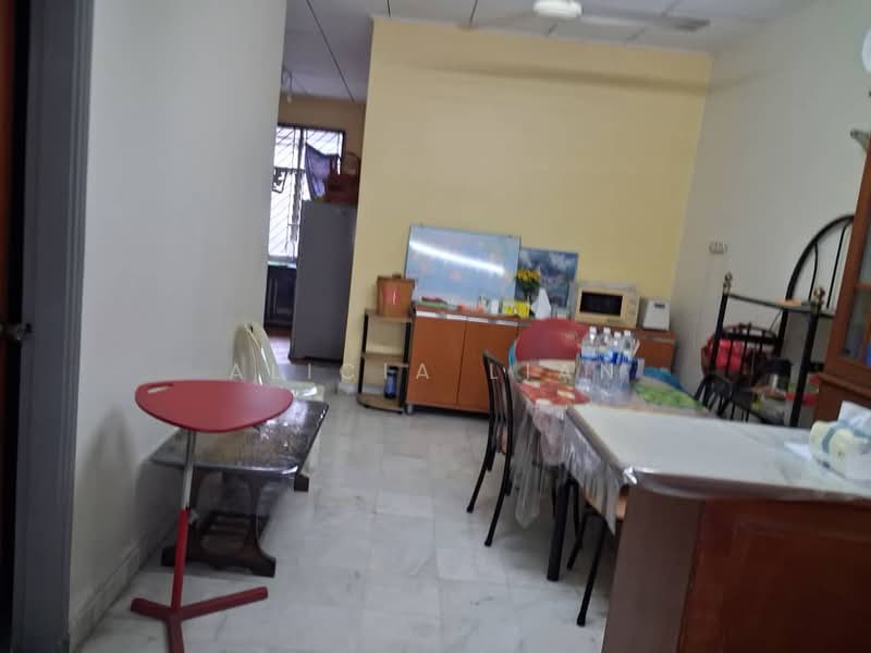 1-storey Terraced House for Sale in Taman Daya (Johor Bahru) - Alicia Lian - Living Room - PropertyGuru.com.my
