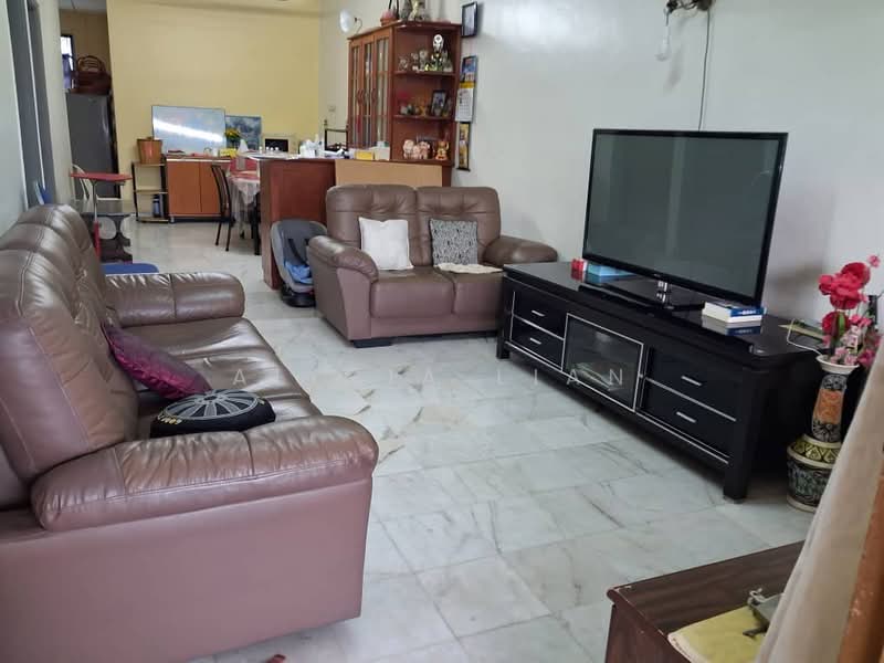 1-storey Terraced House for Sale in Taman Daya (Johor Bahru) - Alicia Lian - Living Room - PropertyGuru.com.my