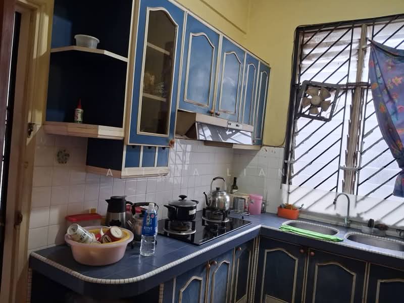 1-storey Terraced House for Sale in Taman Daya (Johor Bahru) - Alicia Lian - Kitchen - PropertyGuru.com.my