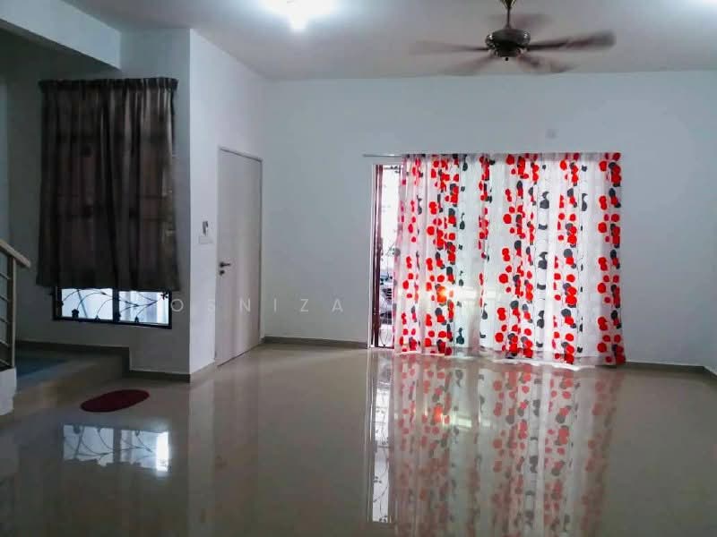 Rumah Teres 2 Tingkat untuk Dijual di Batu Arang (Selangor) - Rosniza Tanidi - Living Room - PropertyGuru.com.my