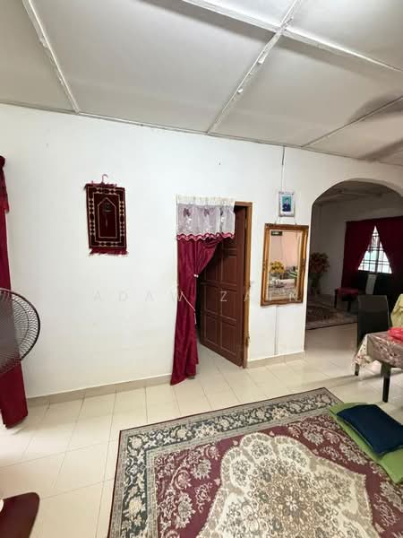 Rumah Teres 2 Tingkat untuk Dijual di Seksyen 24 (Shah Alam) - Adaw Zain - Living Room - PropertyGuru.com.my