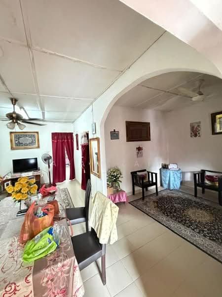 Rumah Teres 2 Tingkat untuk Dijual di Seksyen 24 (Shah Alam) - Adaw Zain - Living Room - PropertyGuru.com.my