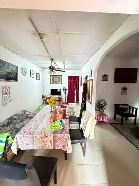 Rumah Teres 2 Tingkat untuk Dijual di Seksyen 24 (Shah Alam) - Adaw Zain - Living Room - PropertyGuru.com.my