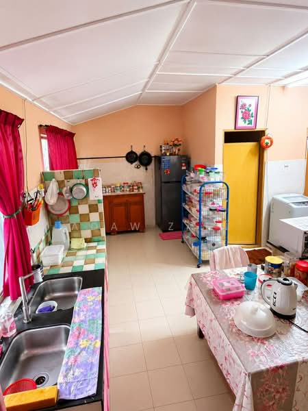 Rumah Teres 2 Tingkat untuk Dijual di Seksyen 24 (Shah Alam) - Adaw Zain - Kitchen - PropertyGuru.com.my